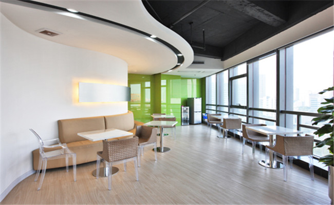 �f������